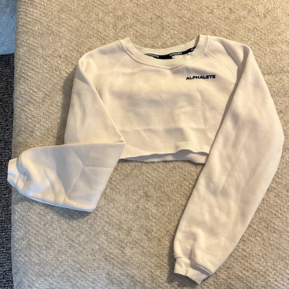 Alphalete Cropped Crewneck Sweatshirt in Cream